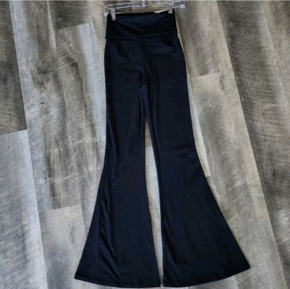 Aerie | Offline OG Super Flare Leggings Foldover Hi-Rise Black Medium Bell - Picture 7 of 12